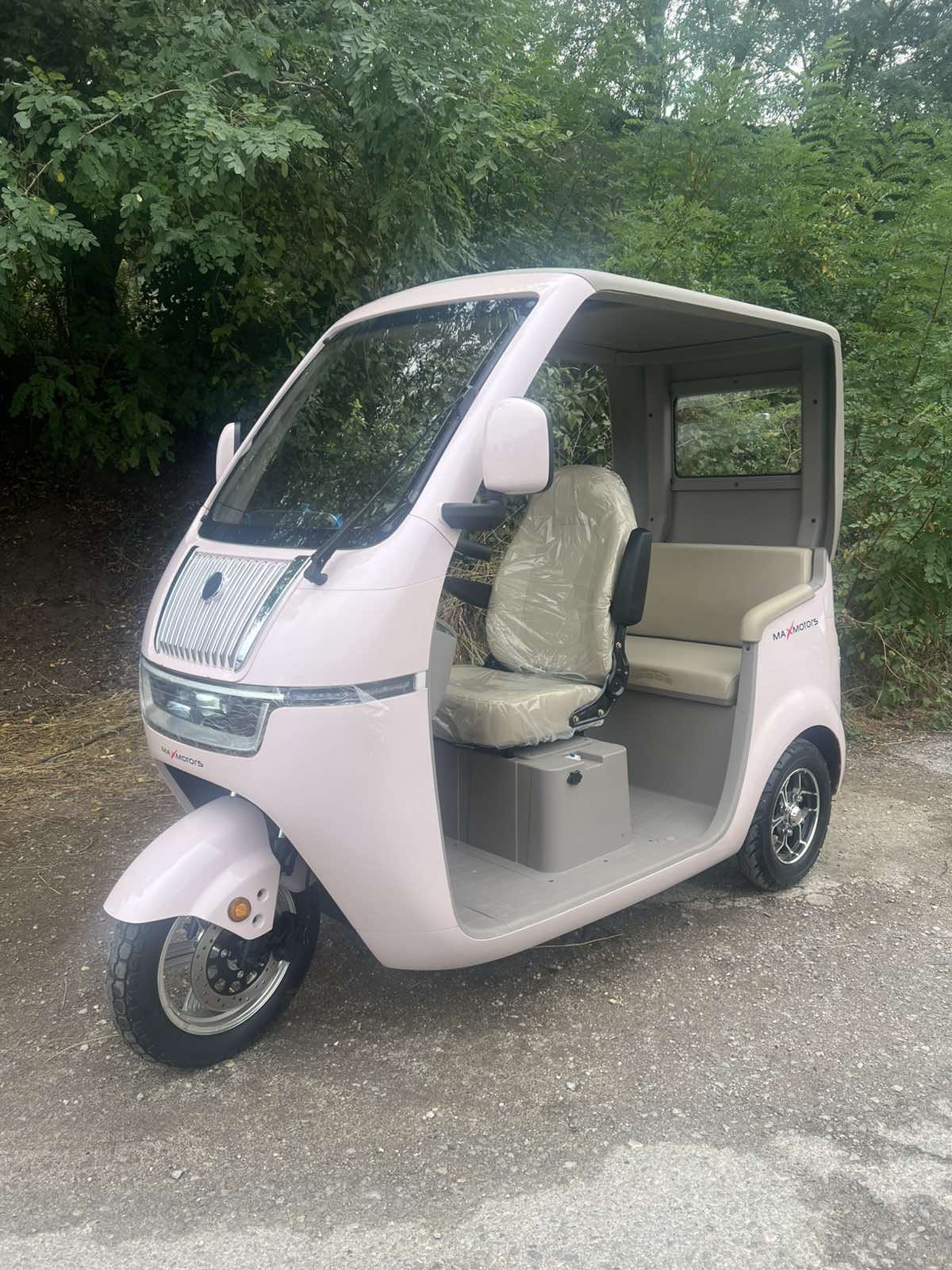 Електрическа триколка триместна Max Motors Luxury BUS Ivory White 1 Електрическа триколка триместна | Luxury BUS - toolmasters