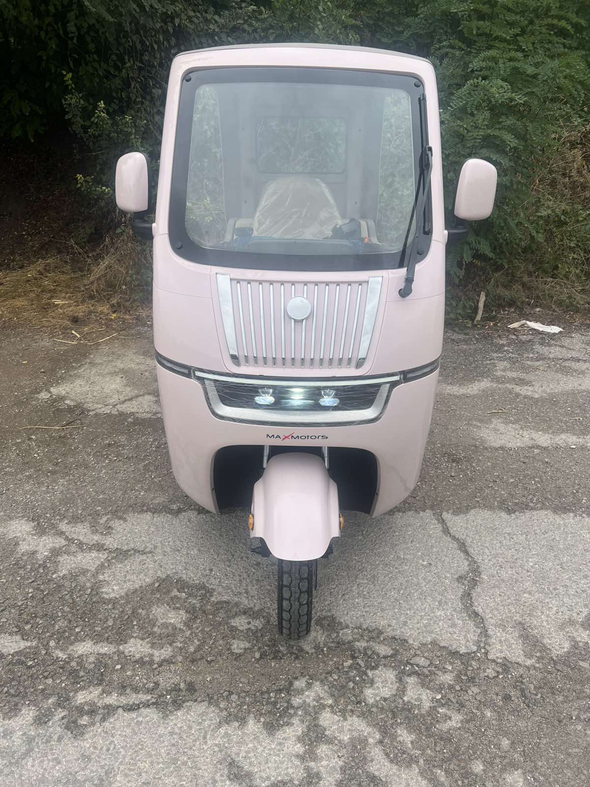 Електрическа триколка триместна Max Motors Luxury BUS Ivory White 7 Електрическа триколка триместна Max Motors Luxury BUS Ivory White - Image 7